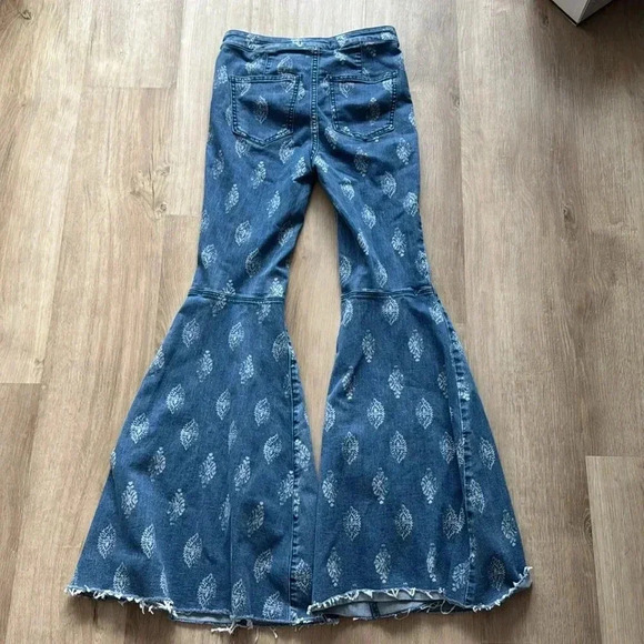 We the Free Bohemian Just Float On Flare Jeans Free People Sz 26 - Picture 8 of 11